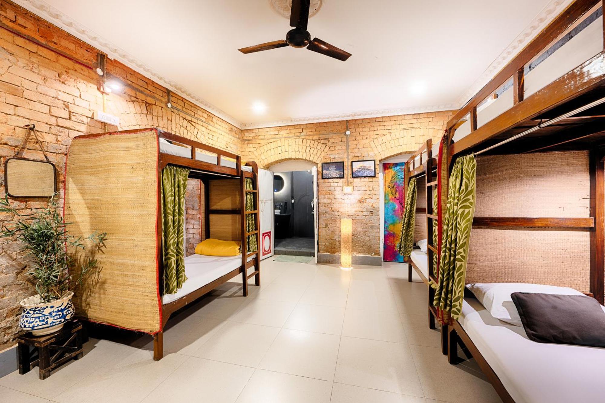 International Travellers' By Ith Varanasi